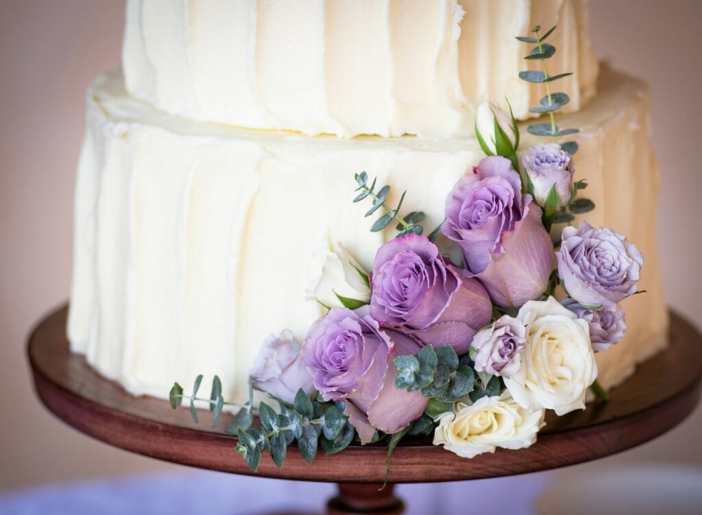 wiosenny tort ślubny
